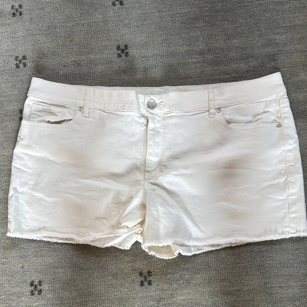 LOFT Cream Jean Shorts - Size 34/18